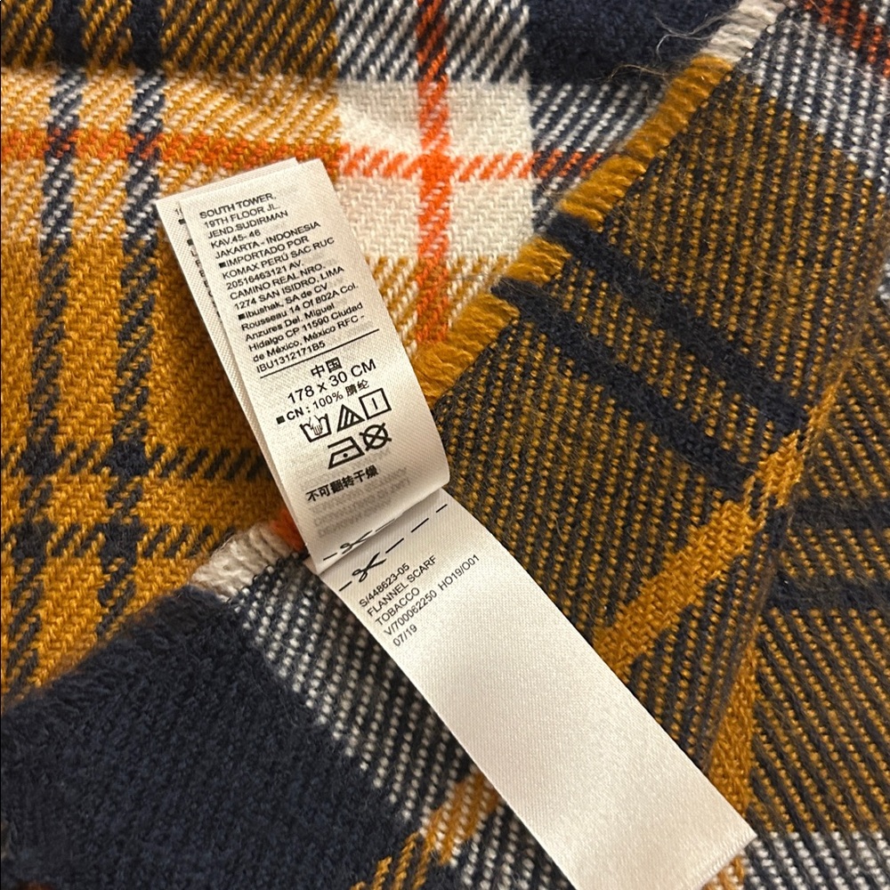 Old Navy Men’s Scarf - Picture 10 of 10